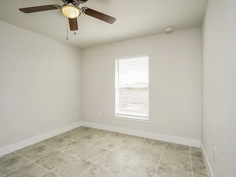 1037 Kimberly Ave — Photo 12