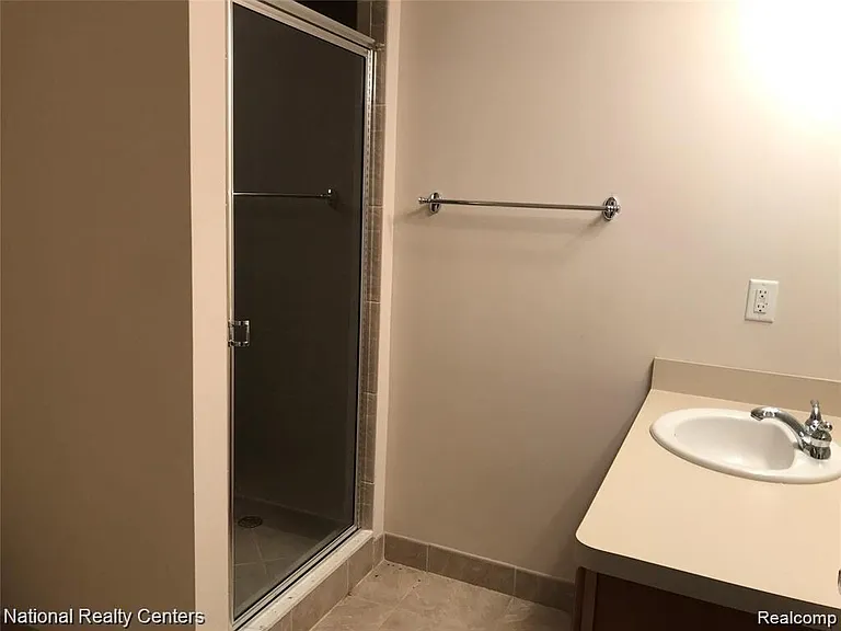 41876 Yeats Dr — Photo 24