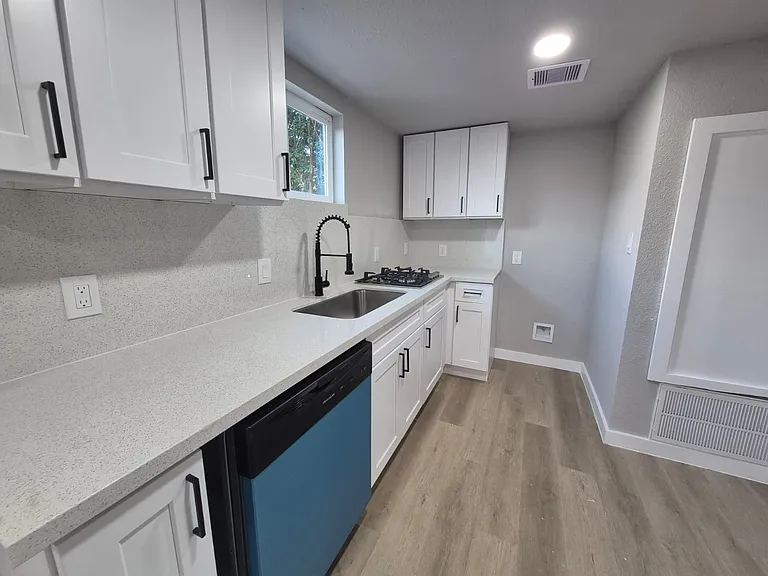 2209 Gano St #3 — Photo 10