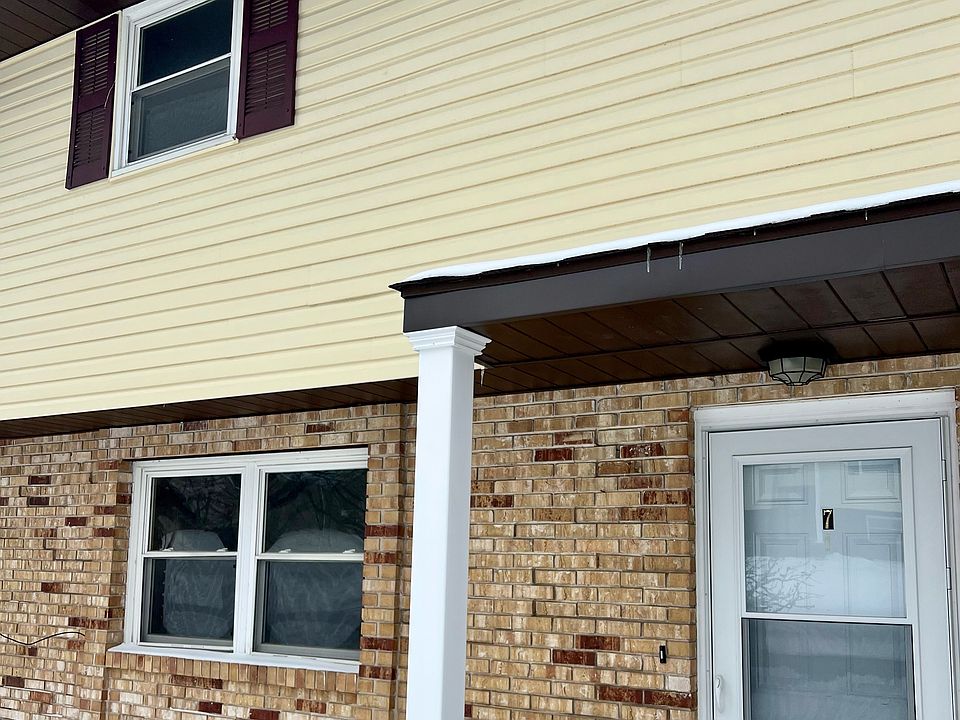1st image of 5 Maplewood Dr #7