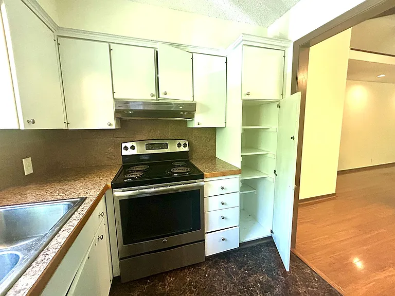 821 E Lakeside Dr — Photo 13