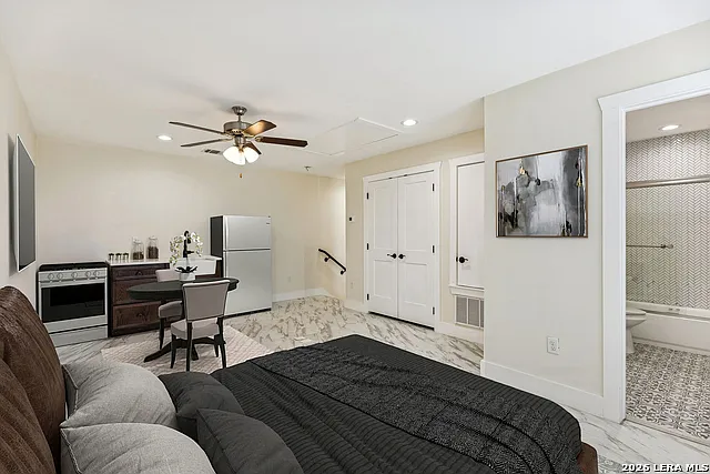 303 Pendleton Ave — Photo 9