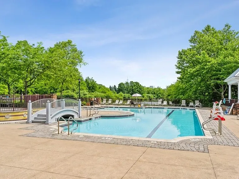 205 Shearwater Ct W #22 — Photo 16