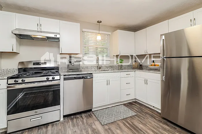 3 bed, 2.0 bath, 1258 sqft, $1,625 — Photo 2