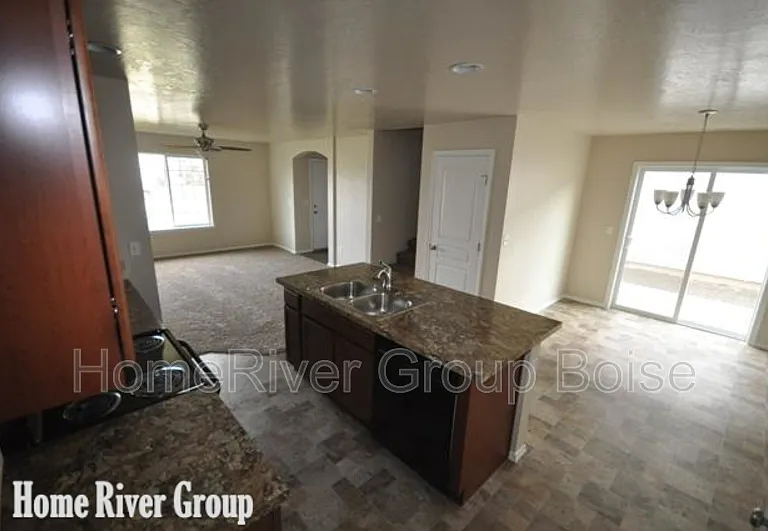 4265 S Overhill Way — Photo 4