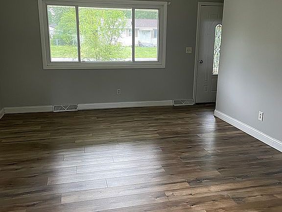 5th image of 4136 Joan Dr