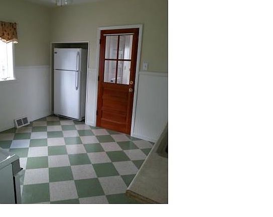 4th image of 131 Lasalle Ave