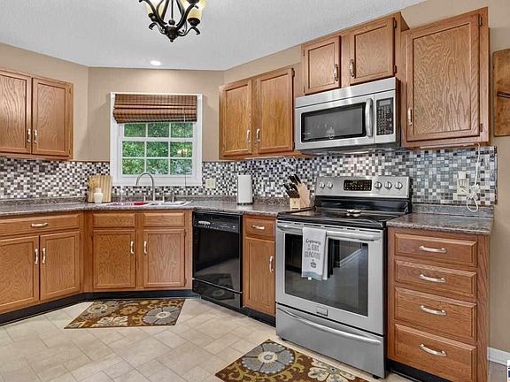 5th image of 562 Frontier Ct