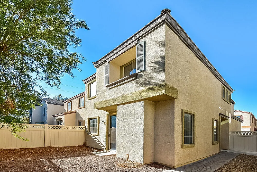 3 bed, 2.5 bath, 1429 sqft, $1,875 — Photo 1
