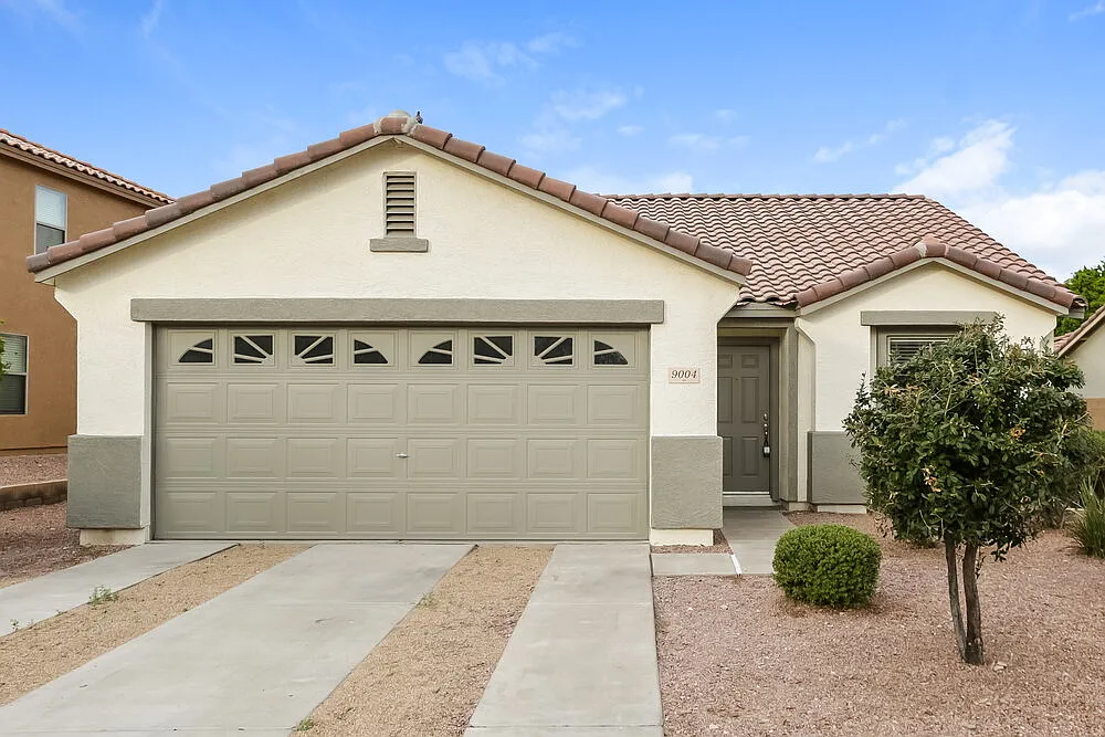 3 bed, 2.0 bath, 1327 sqft, $2,085 — Photo 1