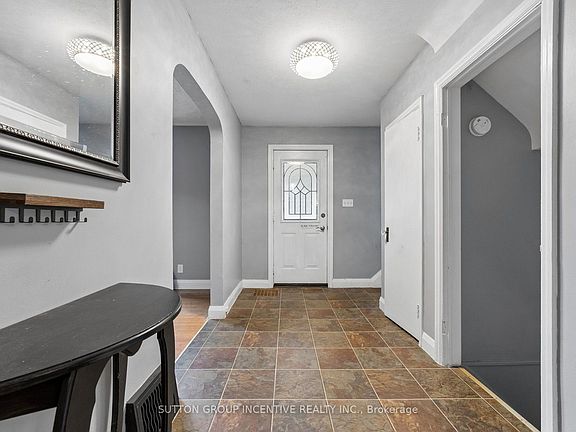 4th image of 581 Arndon Ave