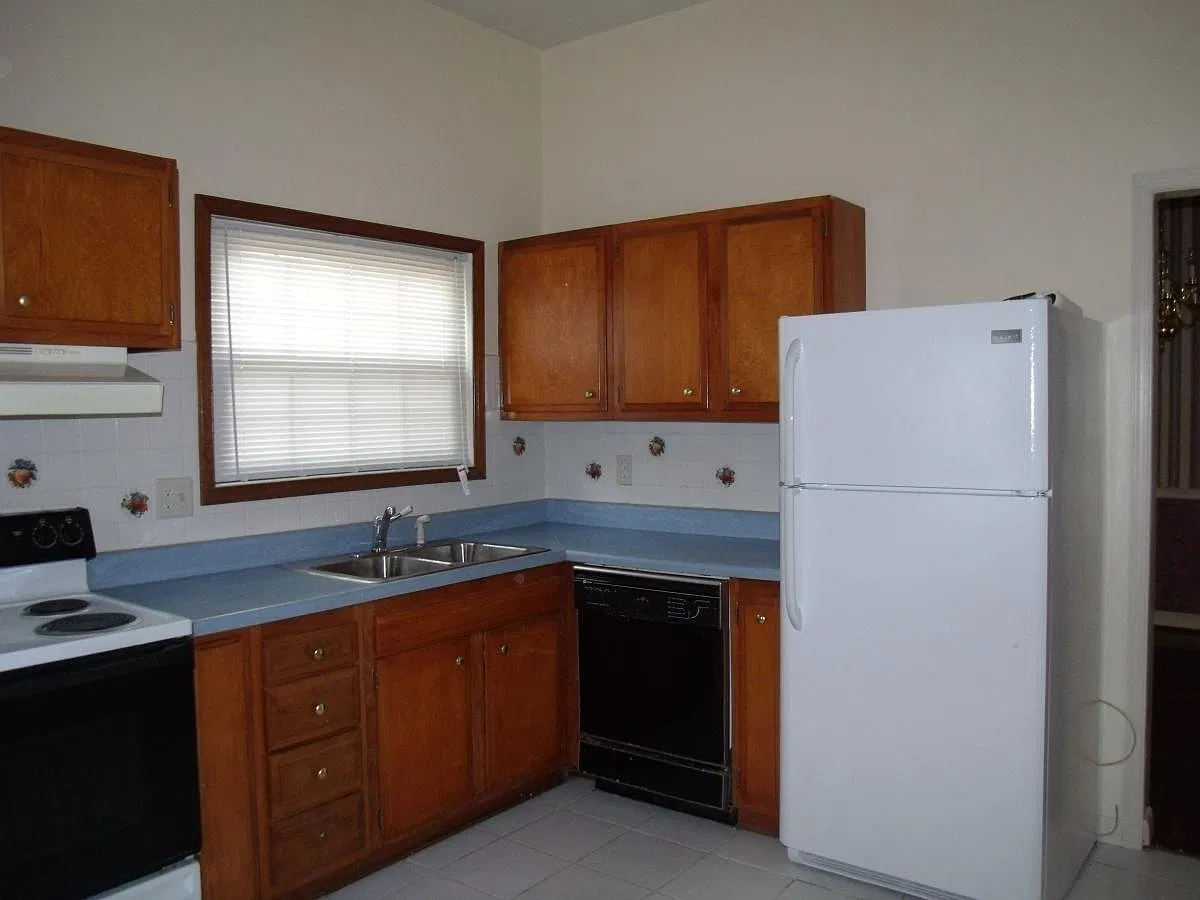 4 bed, 1828 sqft, $2,300 — Photo 3
