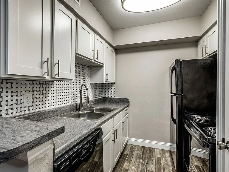 808 E Sanford St — Photo 1