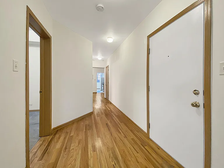 2930 W Shakespeare Ave — Photo 8