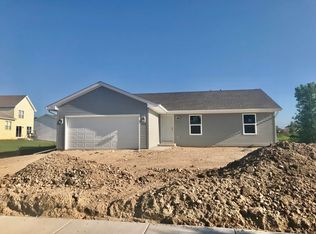 2028 Meadow Ave, Machesney Park, IL 61115