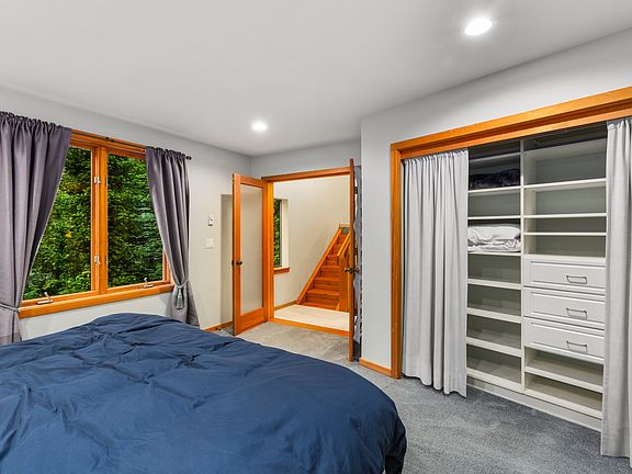 4th image of 6520 E Mercer Way Unit 1