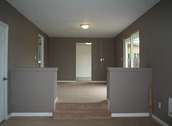 5th image of 526 W B St