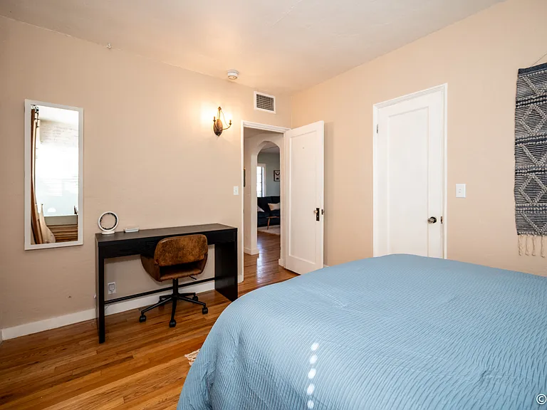 2620 E Lee St — Photo 15