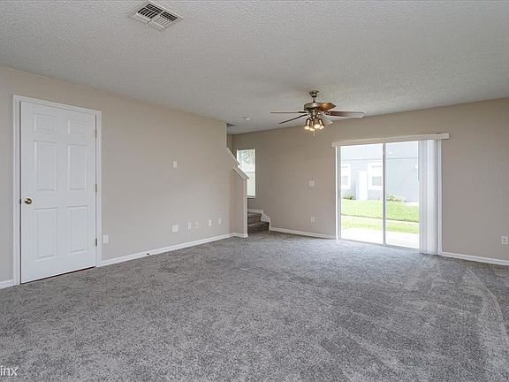 4th image of 12715R Somerset Oaks St