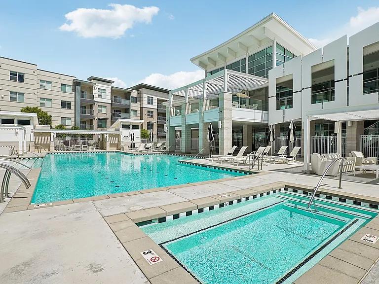 Rockpoint Apartments — Photo 11