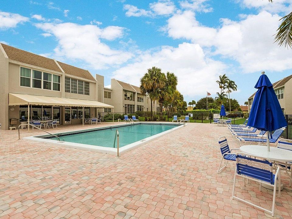 1st image of 2860 SW 22nd Avenue #4010