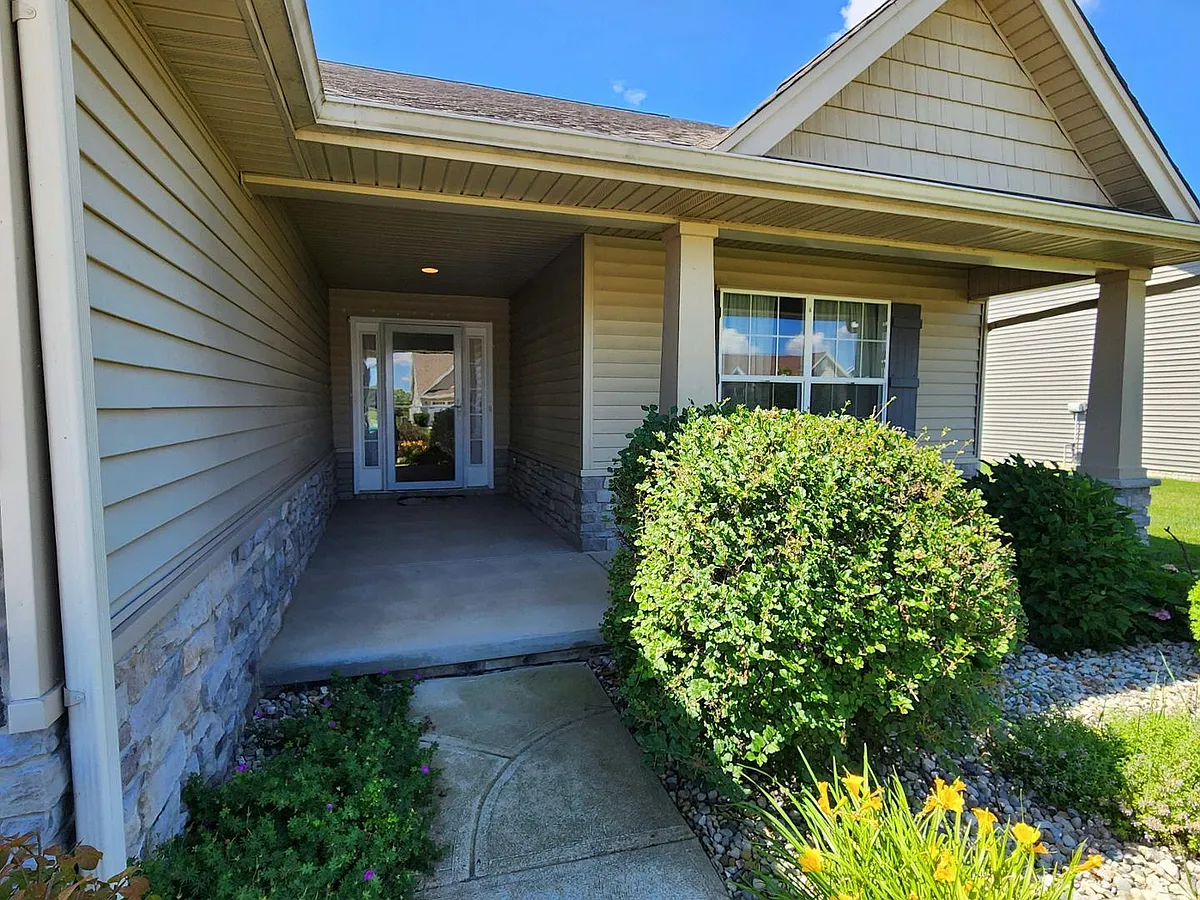 Building Photo - 15207 Sunset Maple Dr