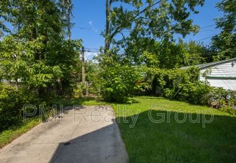 12203 Castlewood Ave — Photo 35