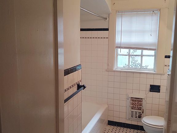 4th image of 3315 Southview Ave APT C