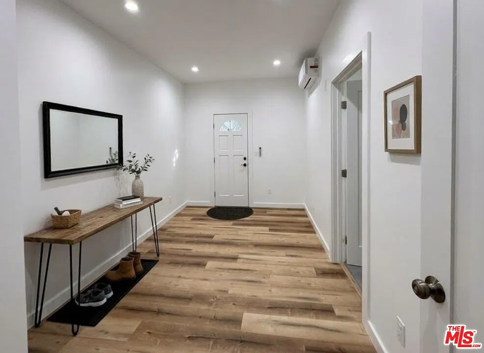 3 bed, 2.0 bath, 2128 sqft, $3,000 — Photo 4