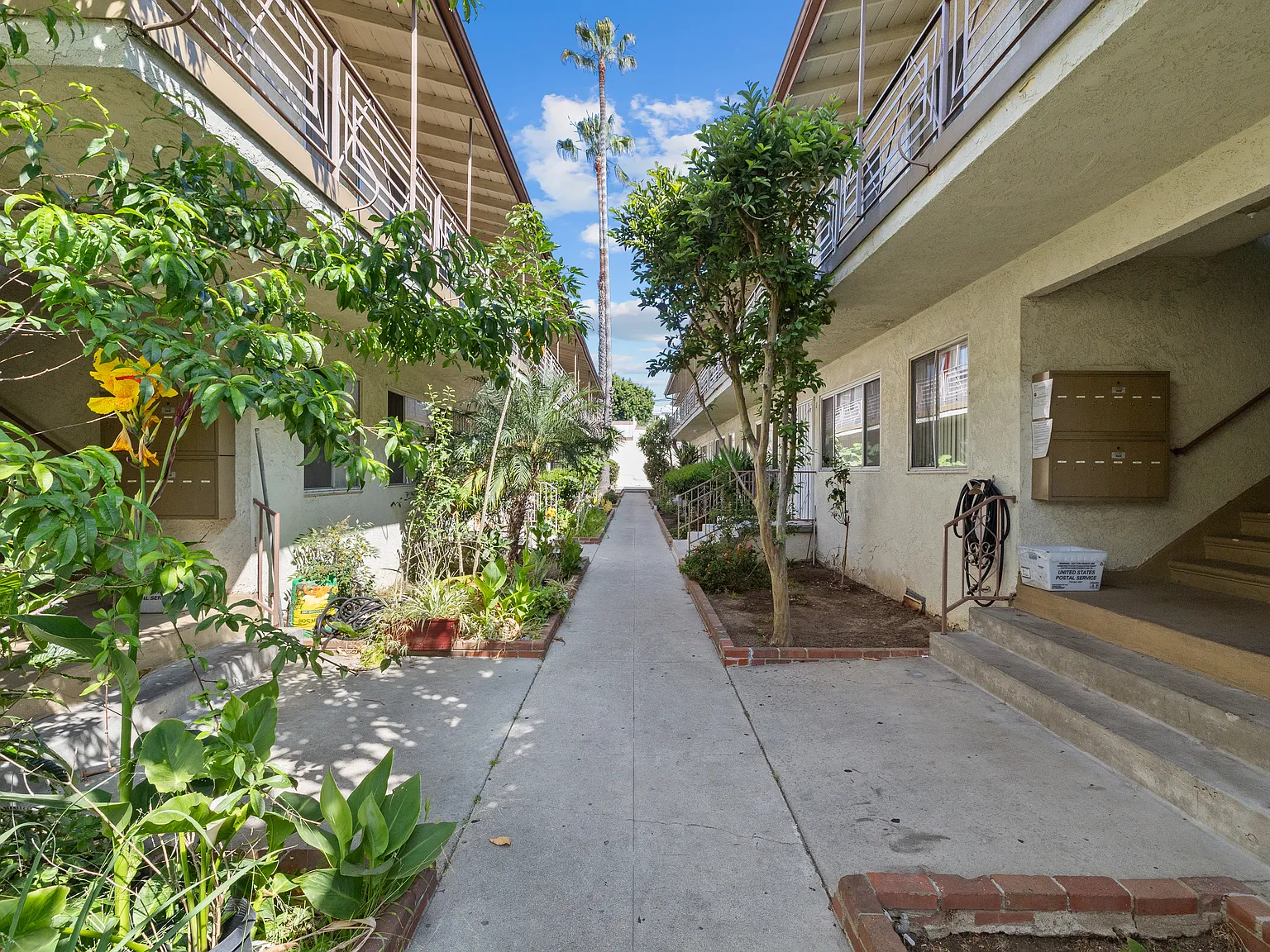621-625 W. Hyde Park Blvd. — Photo 4