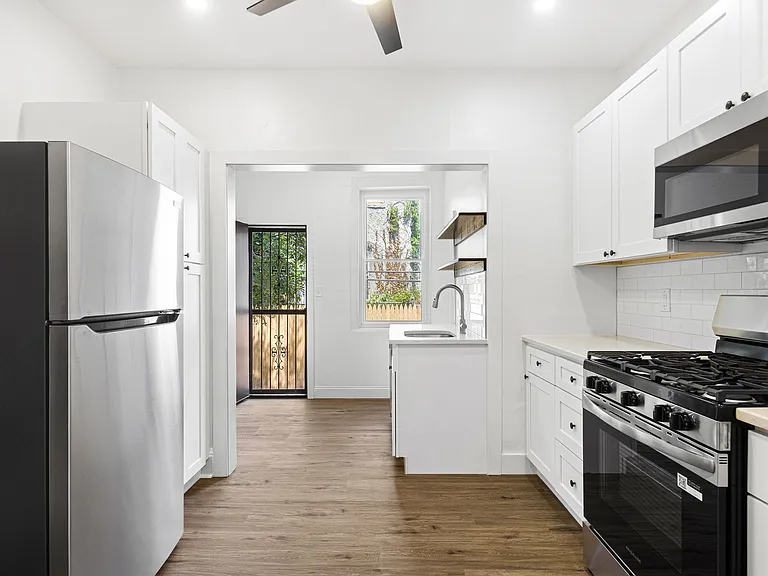 1329 S Lindenwood St — Photo 10