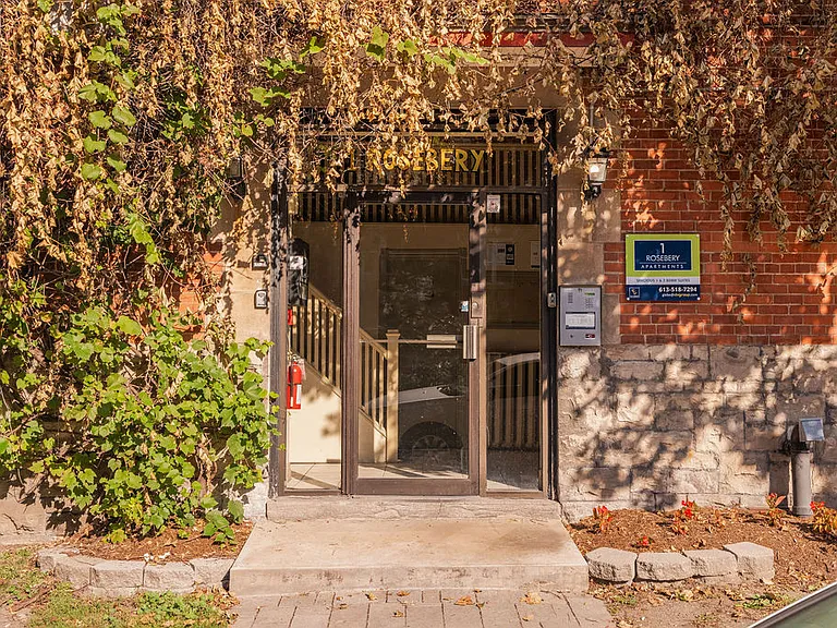 1 Rosebery Ave — Photo 5