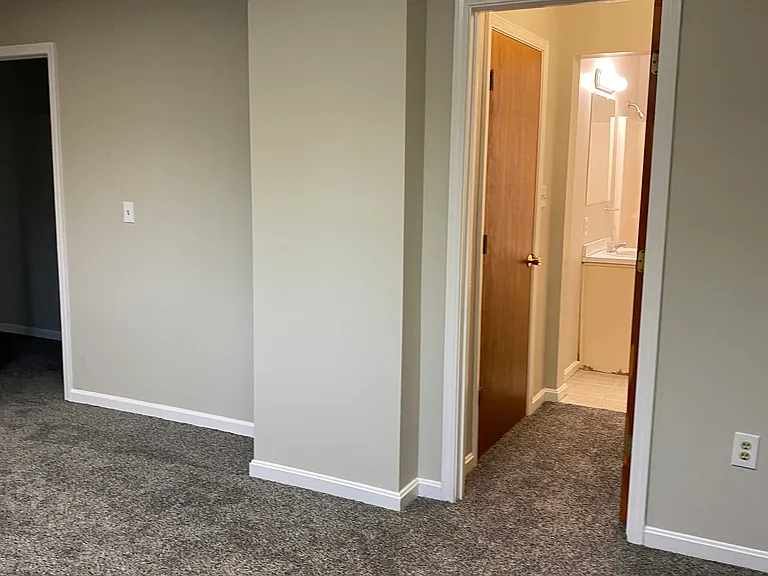 702-704 E Court Ave — Photo 2