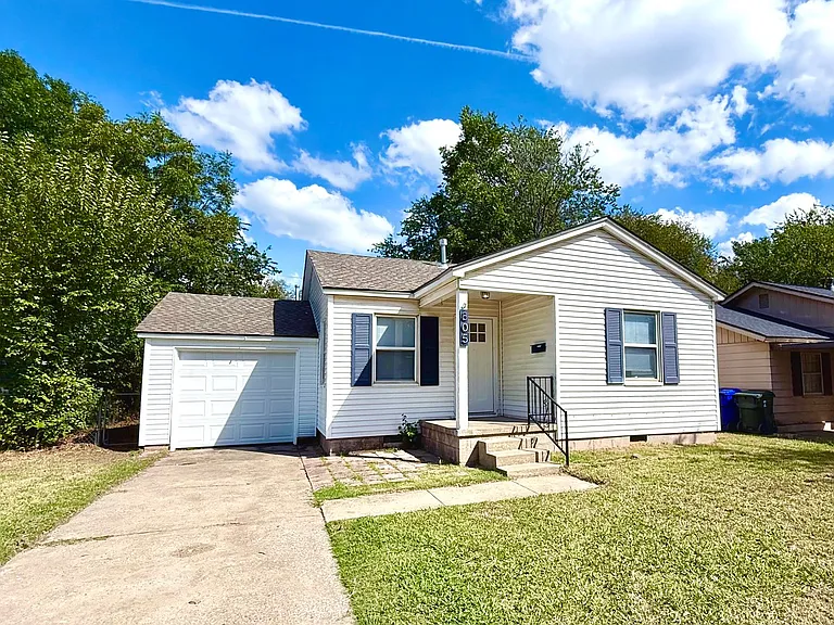 805 Dakota St — Photo 1