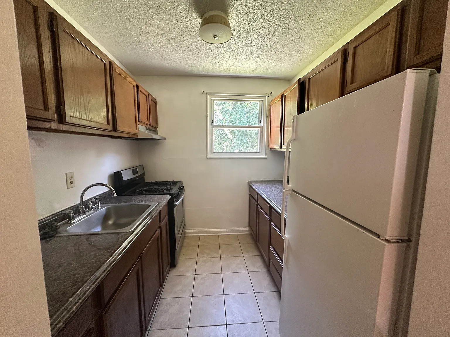 2 bed, 948 sqft, $1,900 — Photo 4