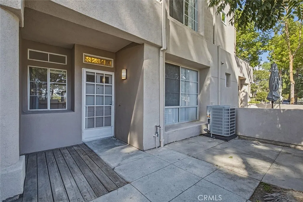 3 bed, 2.5 bath, 1345 sqft, $3,550 — Photo 4