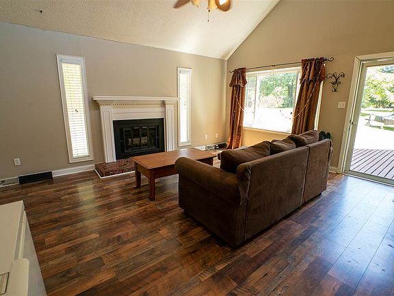 3rd image of 535 Hilltop Trl