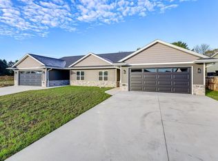 2510 Stoney Brook Ct, Manitowoc, WI 54220