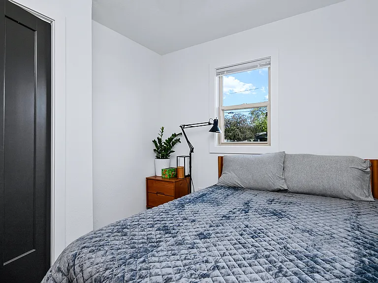 1309 W Melrose St — Photo 13