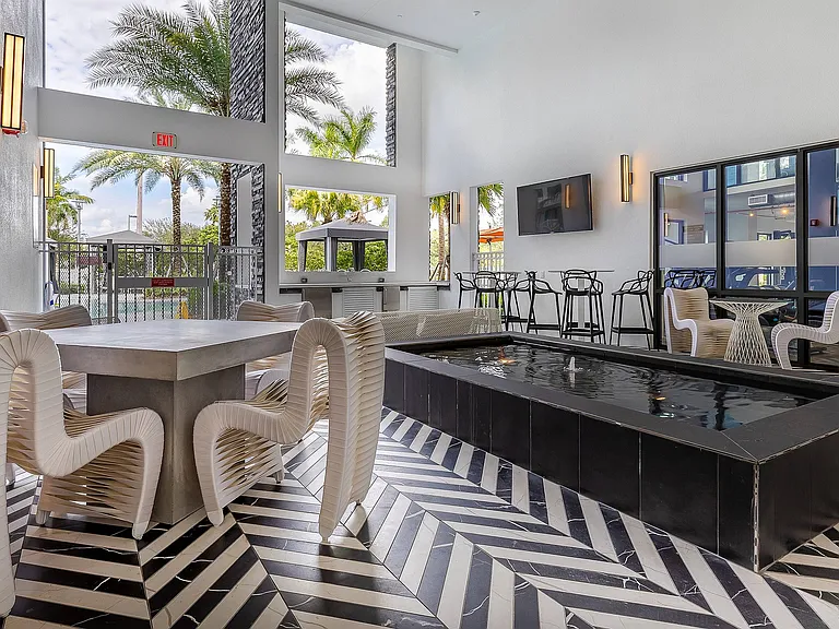 Relaxing pool lounge