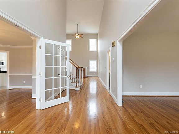 3rd image of 15 Trevor Ln
