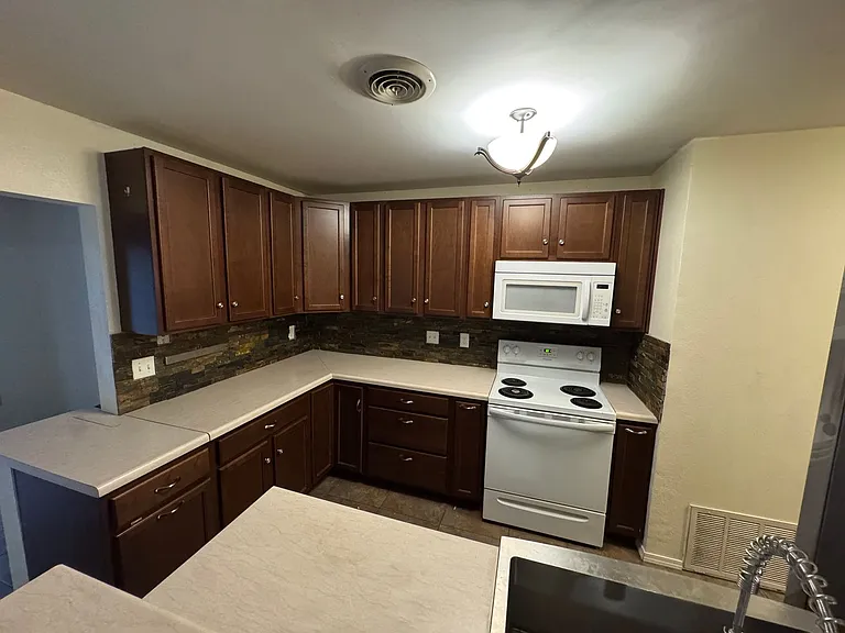 19 Gore Ln — Photo 4