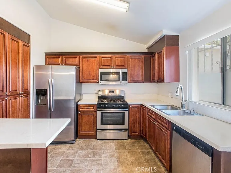 18631 Collins St #30 — Photo 3