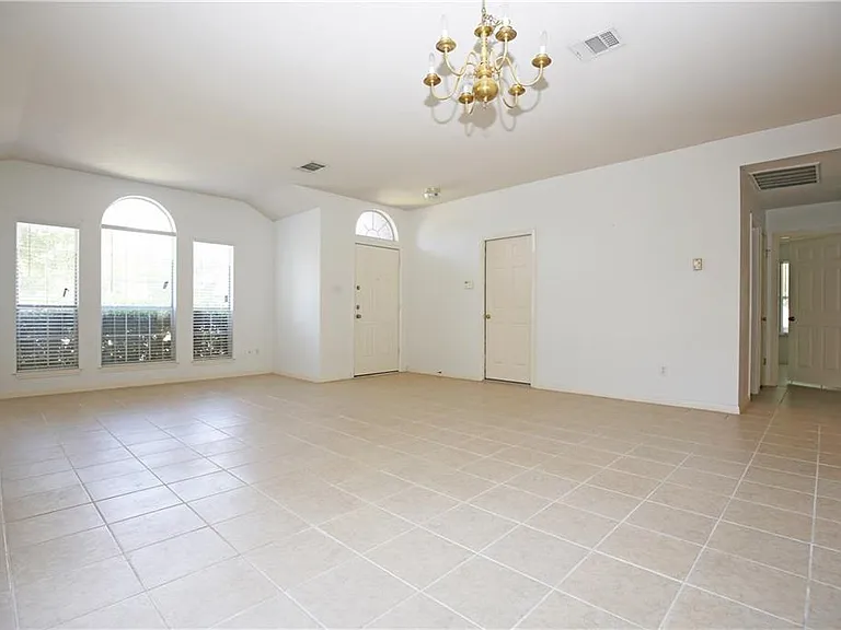 309 Country Aire Dr — Photo 6