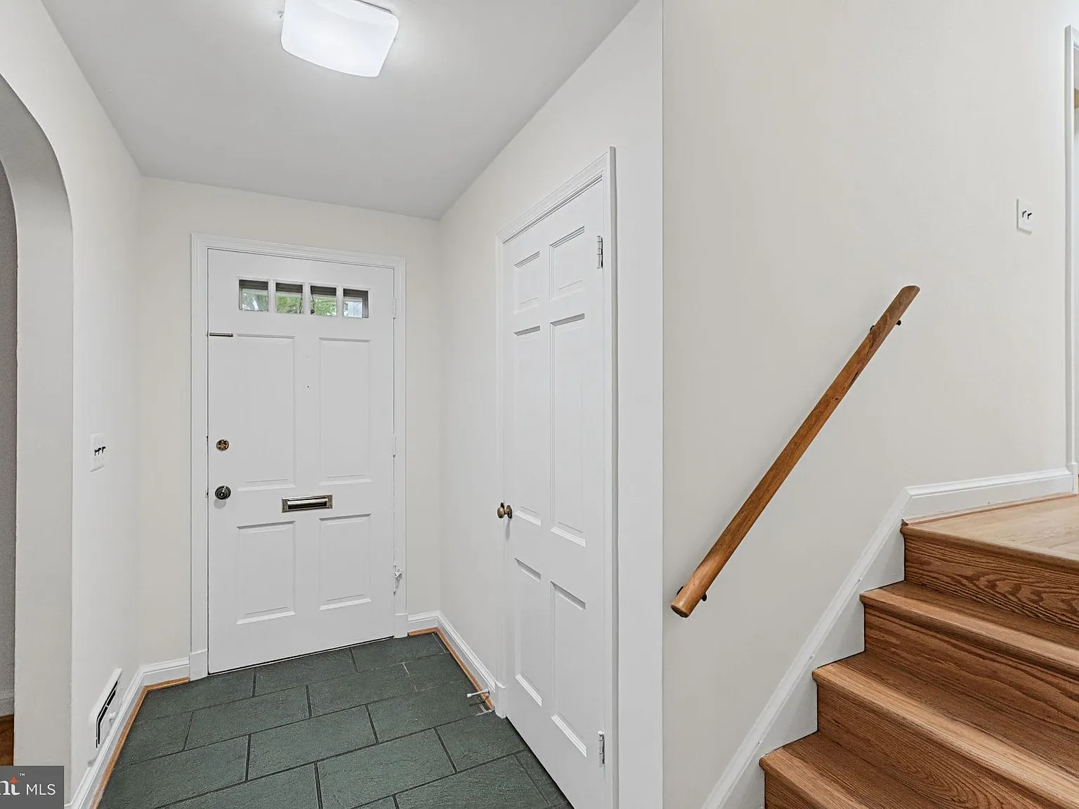 5 bed, 3.0 bath, 3074 sqft, $4,950 — Photo 2