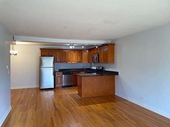4th image of 16W625 Mockingbird Ln APT 105