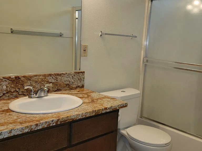 1166 Hobart St #4 — Photo 8
