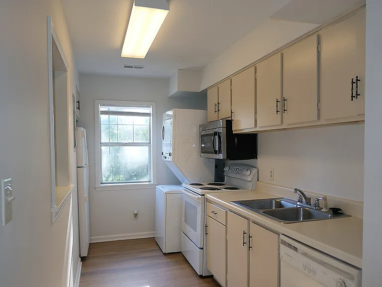 138 Kingsbury Dr — Photo 7