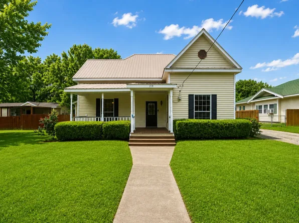 208 Frisco St, Cumby, TX 75433