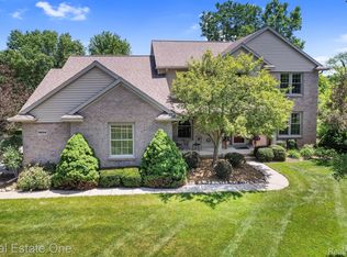 14004 Pembrooke Cir, South Lyon, MI
